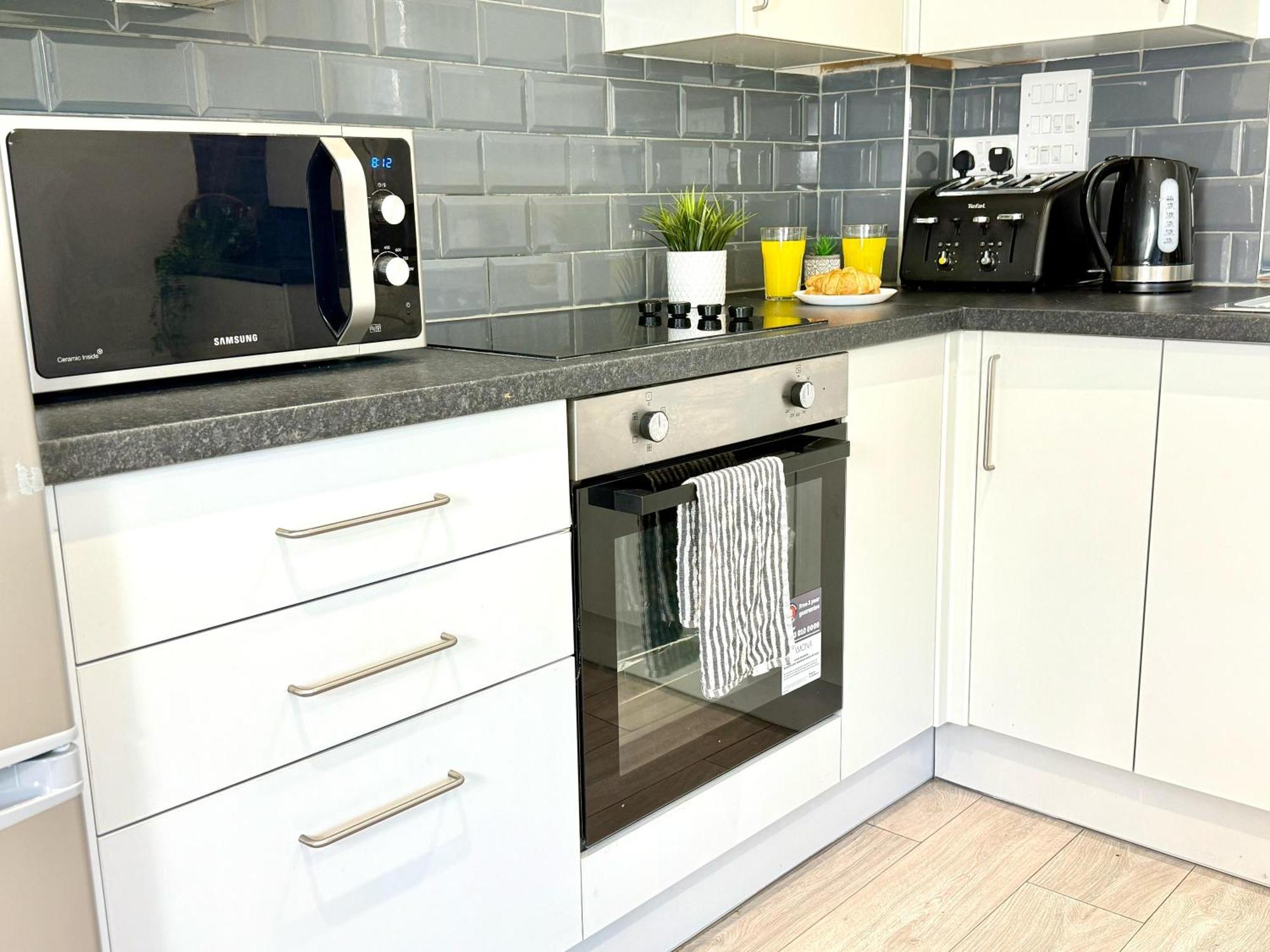 Evergreen Lodge - Two Bed Lux Flat - Parking, Garden, Patio, Wifi, Netflix - Close To Blenheim Palace & Oxford - F3 Kidlington Εξωτερικό φωτογραφία