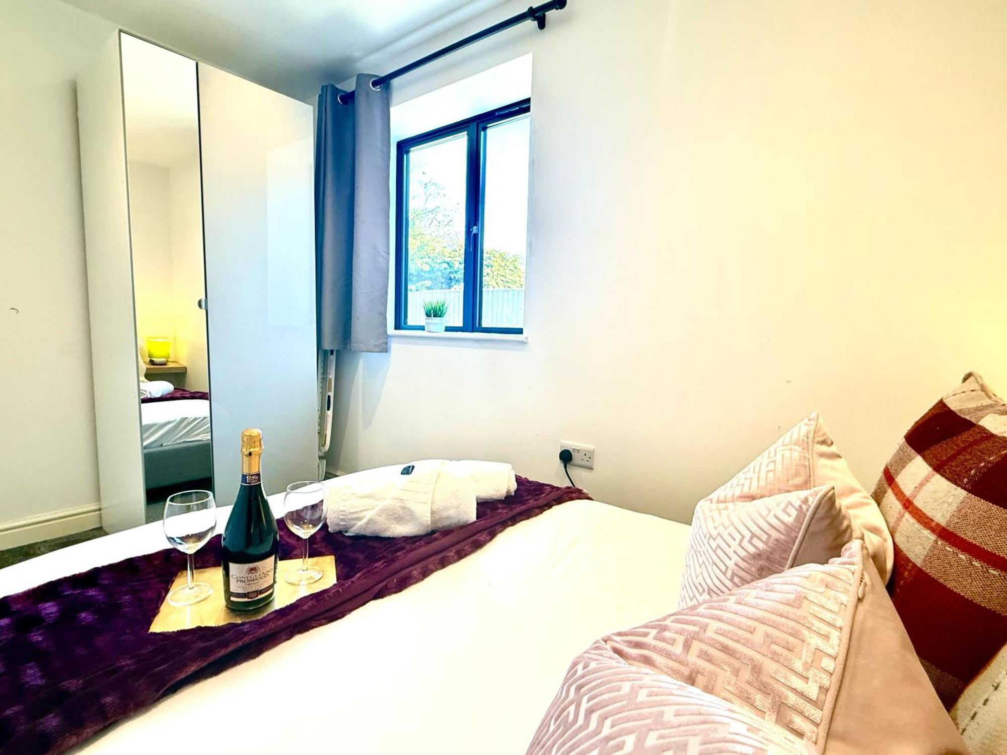 Evergreen Lodge - Two Bed Lux Flat - Parking, Garden, Patio, Wifi, Netflix - Close To Blenheim Palace & Oxford - F3 Kidlington Εξωτερικό φωτογραφία
