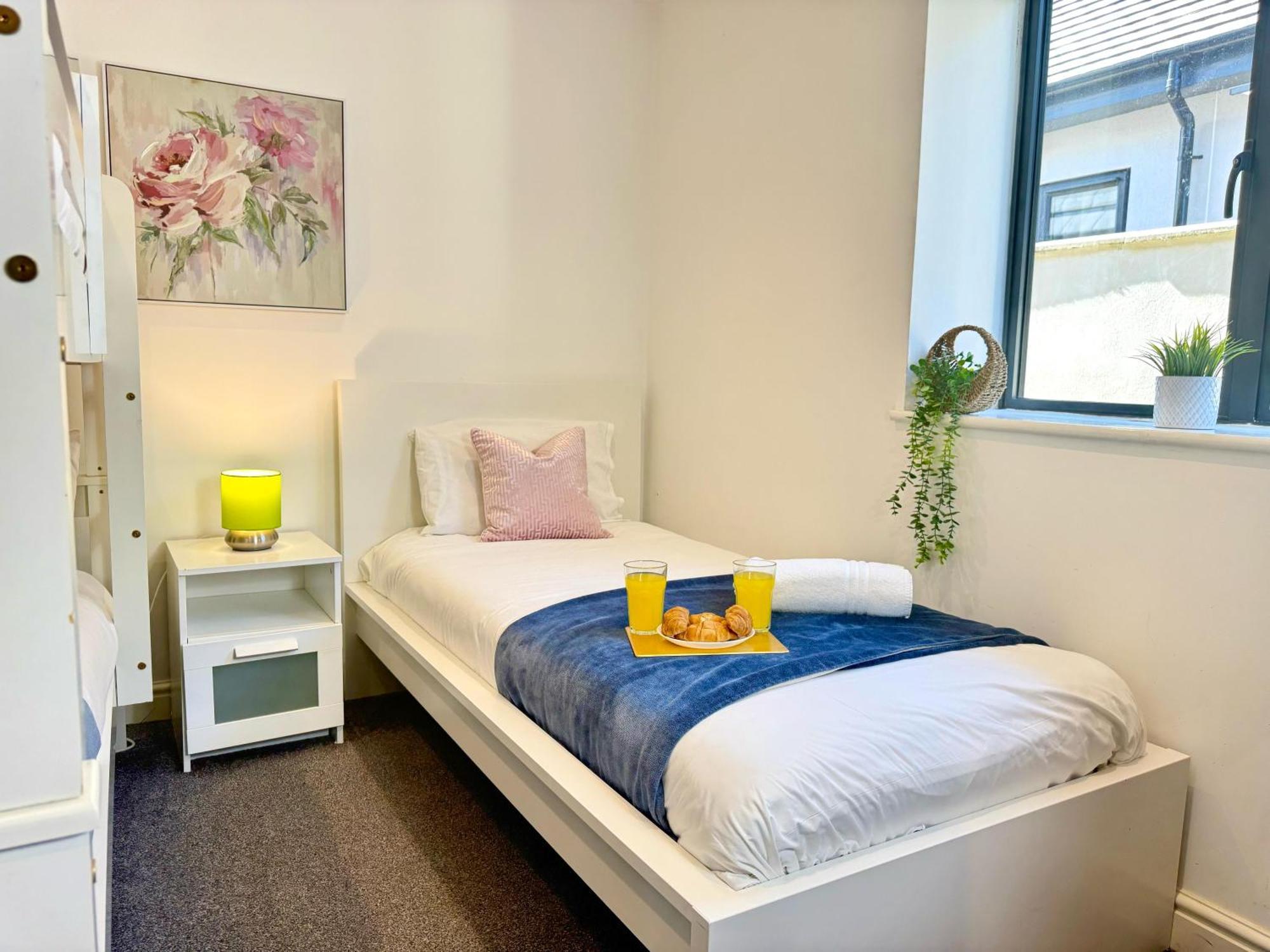 Evergreen Lodge - Two Bed Lux Flat - Parking, Garden, Patio, Wifi, Netflix - Close To Blenheim Palace & Oxford - F3 Kidlington Εξωτερικό φωτογραφία