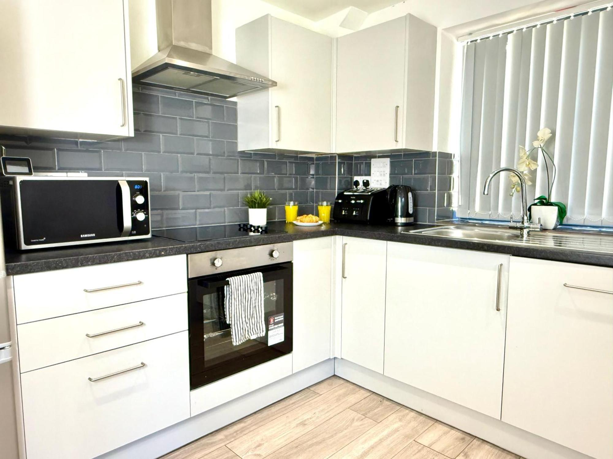 Evergreen Lodge - Two Bed Lux Flat - Parking, Garden, Patio, Wifi, Netflix - Close To Blenheim Palace & Oxford - F3 Kidlington Εξωτερικό φωτογραφία